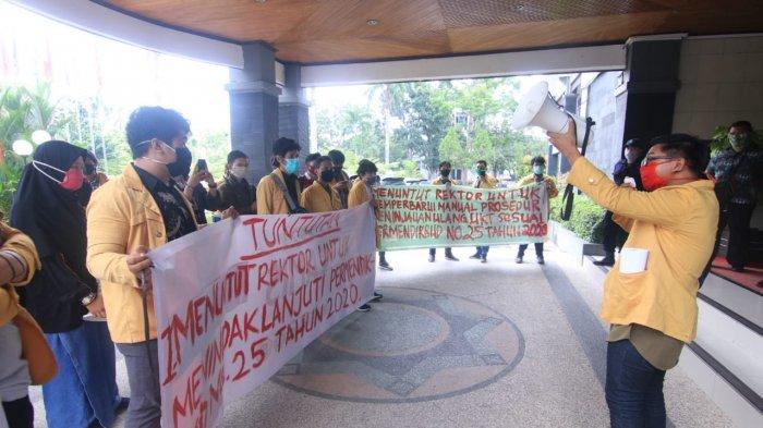Aliansi Mahasiswa Unmul Gelar Aksi Tuntut Perbaikan Kebijakan UKT